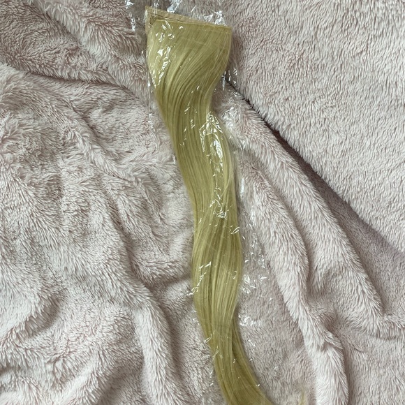 24” Blonde pony tail extension- NEW - Picture 1 of 4